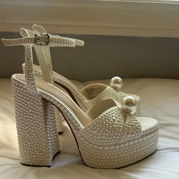 Gianni Bini Pearl Platform Heels - Picture 2 of 4